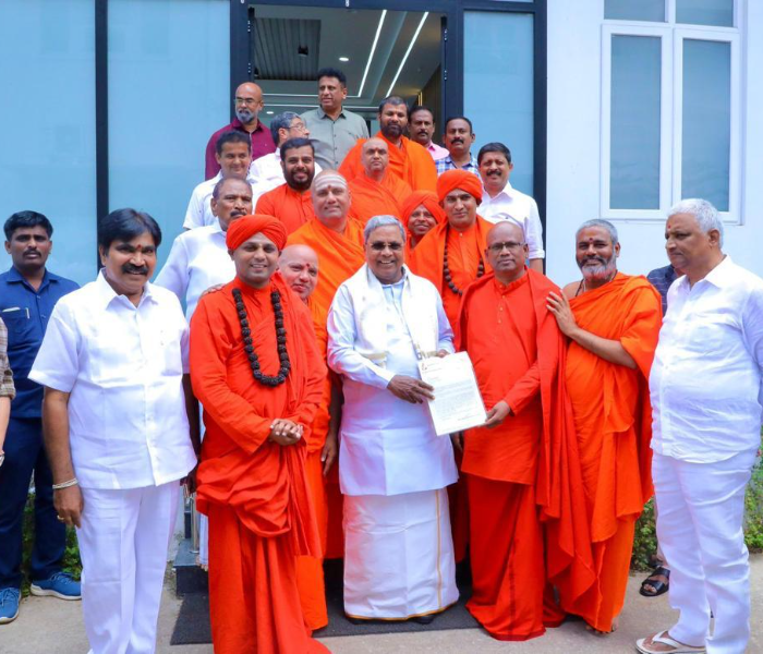 ಸಿಎಂ ಸಿದ್ದರಾಮಯ್ಯ ಭೋವಿ ಗುರುಪೀಠದಲ್ಲಿ ಭಾಗವಹಿಸಿ ಸಮುದಾಯ ಅಭಿವೃದ...